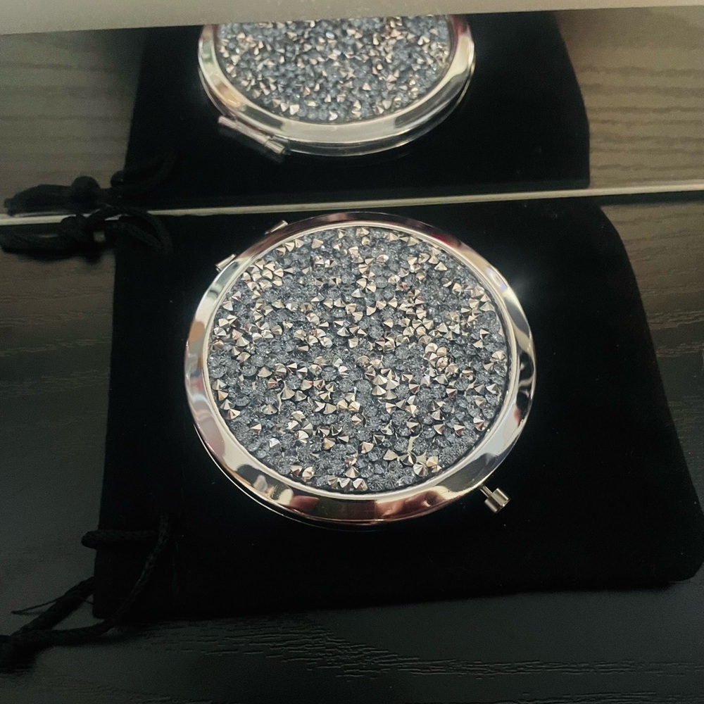 New Compact Mirror with black Pouch - Picture 3 of 16